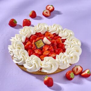 Aardbeienvlaai met slagroom
