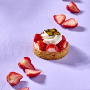 Aardbeienvlaaitje met slagroom