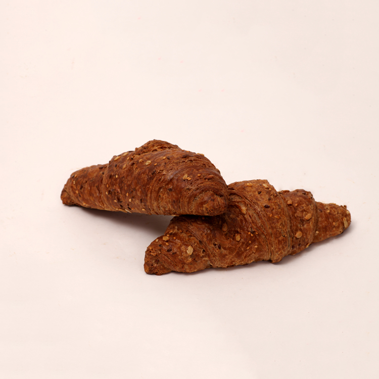 Waldkorndeeg croissantje met meergranen decoratieTilburgse worstenbroodjes met eigen geheim recept van bakkerij floor van lieshout