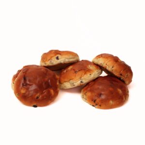 Krentenbollen - vruchtendeeg gevuld met rozijnen en krentjes van bakkerij floor van lieshout