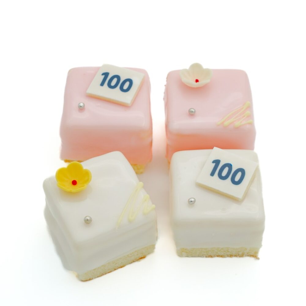 Petit fours