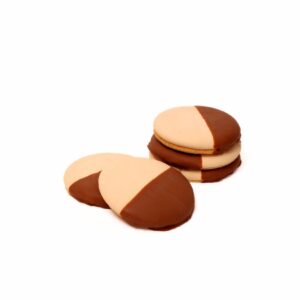 Witte eierkoek met chocolade
