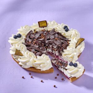 Kersenvlaai met slagroom b